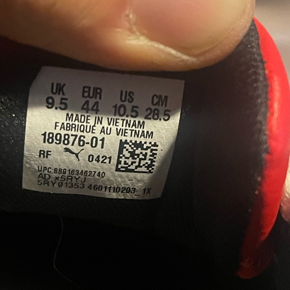 10.5 low top white, blacks& red pumas - Picture 6 of 6